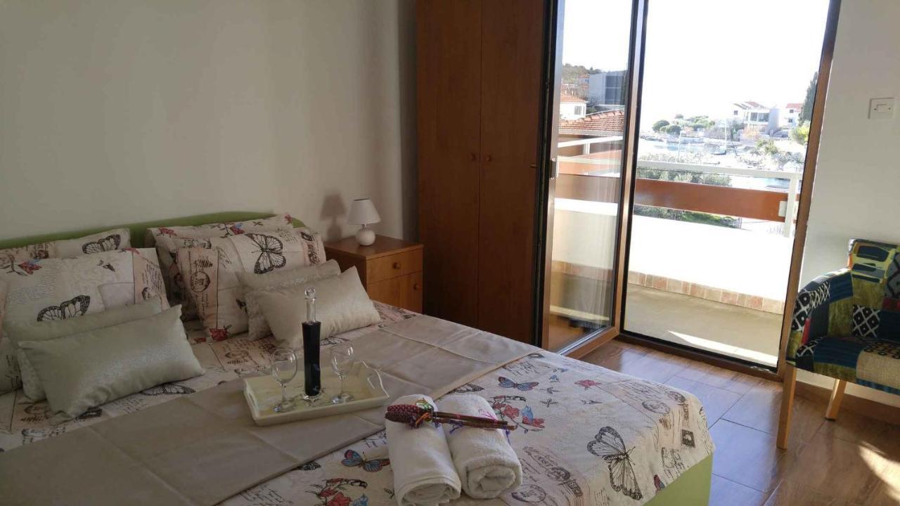 Vera Apartment 1 Rogoznica  Kamer foto